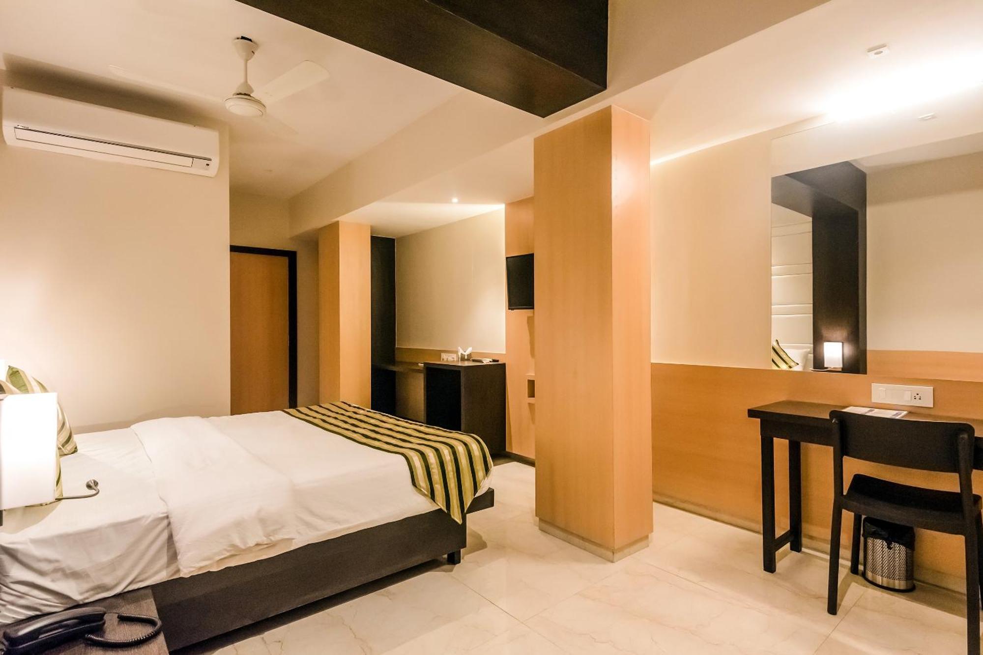 Super Capital O Hotel Konar Inn Turambhe Ngoại thất bức ảnh