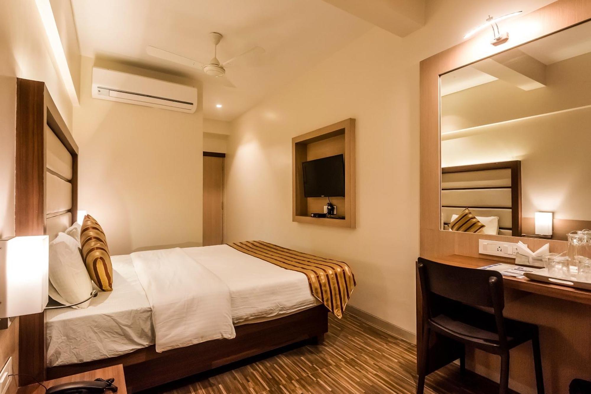 Super Capital O Hotel Konar Inn Turambhe Ngoại thất bức ảnh