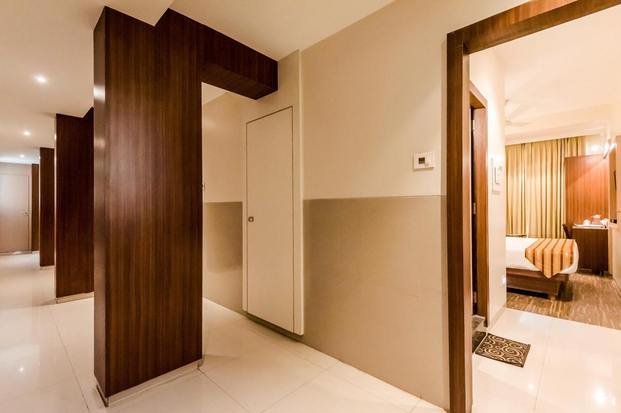 Super Capital O Hotel Konar Inn Turambhe Ngoại thất bức ảnh