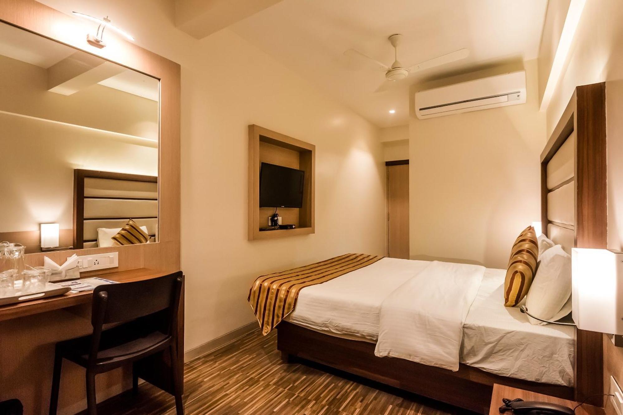 Super Capital O Hotel Konar Inn Turambhe Ngoại thất bức ảnh